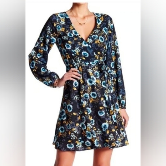 Yumi Kim Dresses & Skirts - Yumi Kim Floral Wrap Dress Medium
